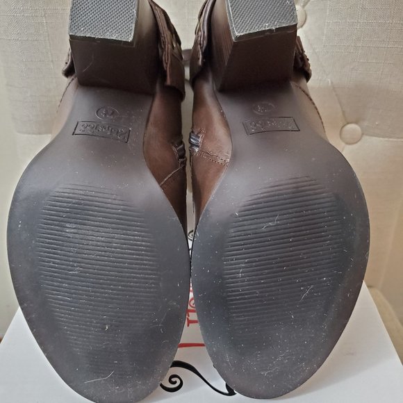 Brown ankle booties with lace-up back - Picture 5 of 6